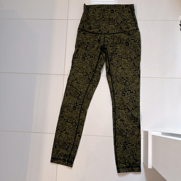 Lululemon Wunder Under Full On Luxtreme, Pencil Lace Brave Olive Black, Size 4 - Picture 2 of 4